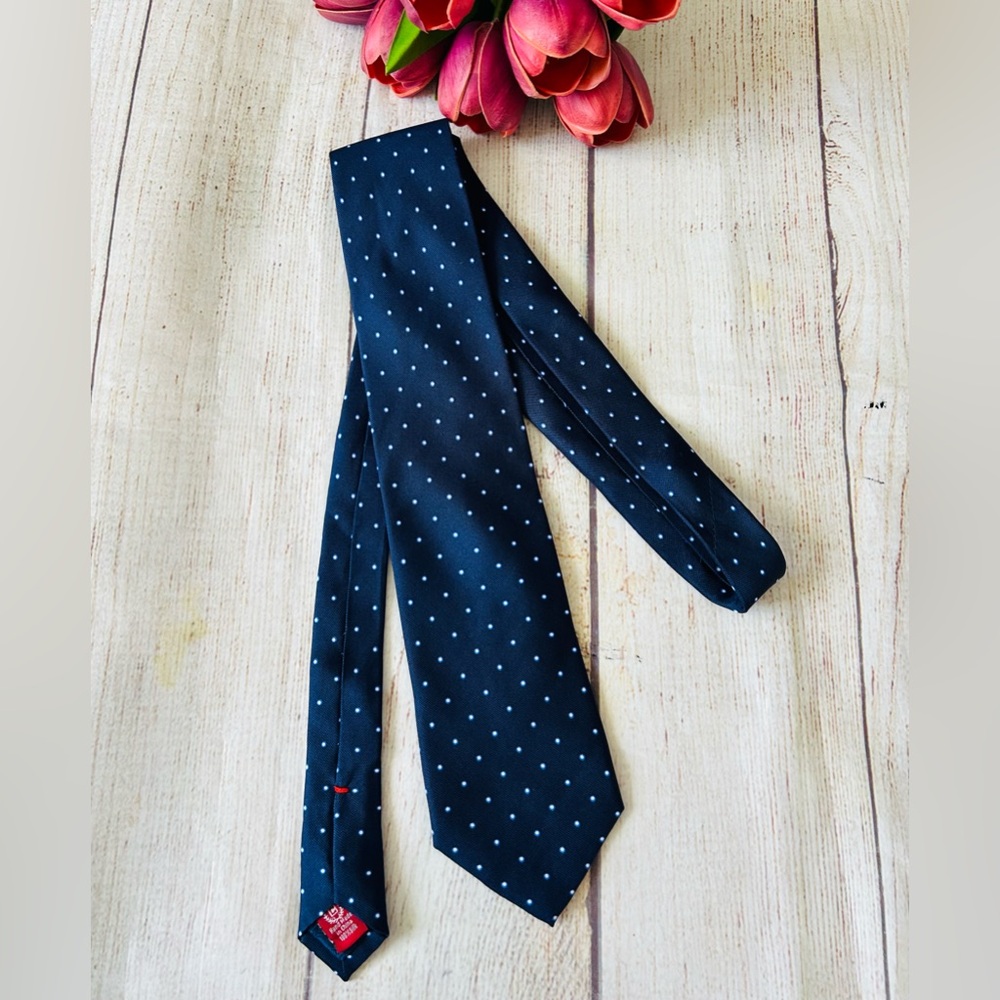 Chaps Men’s Navy Blue Polka Dot 100% Silk Tie